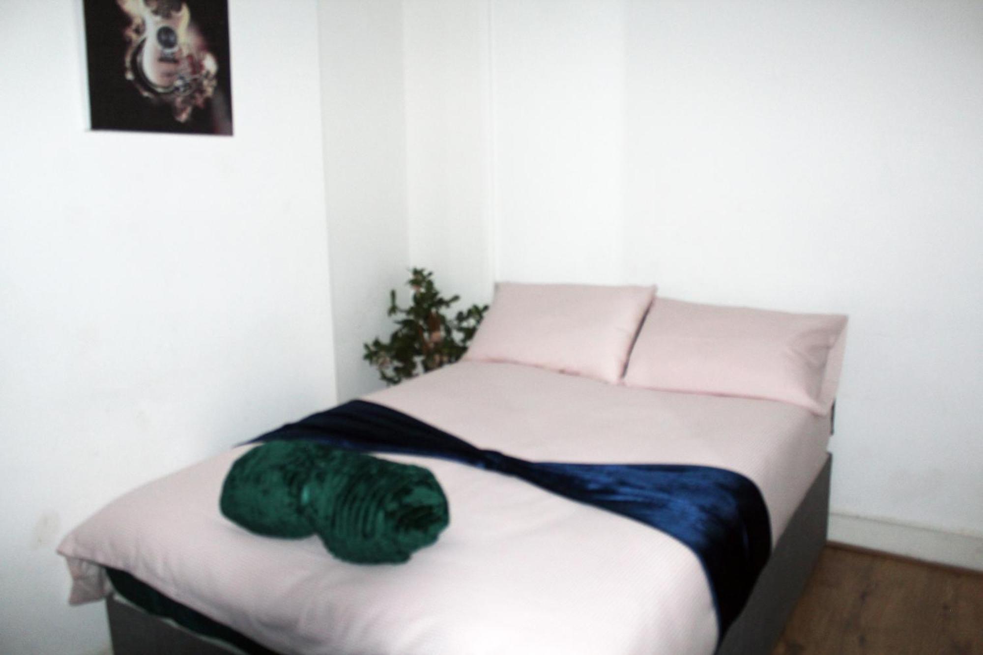 Cozy Rooms Or Apartment In London Townhouse Fast Links To Central Kültér fotó